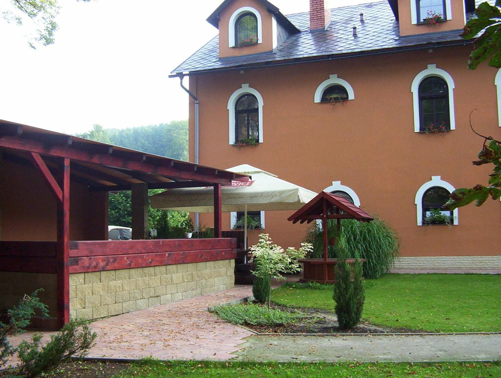 Penzion U Cervenych Vrat Chudolazy Екстериор снимка